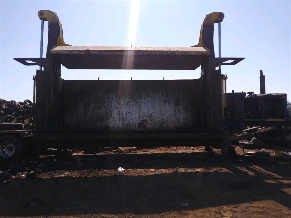 DADE Auctions 2002 Overbuilt Model 10 Car Crusher
