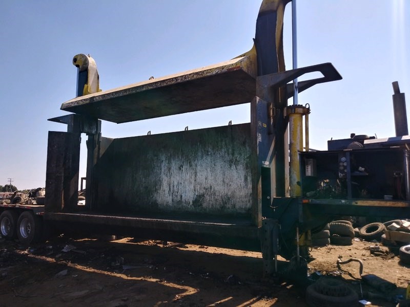 DADE Auctions 2002 Overbuilt Model 10 Car Crusher