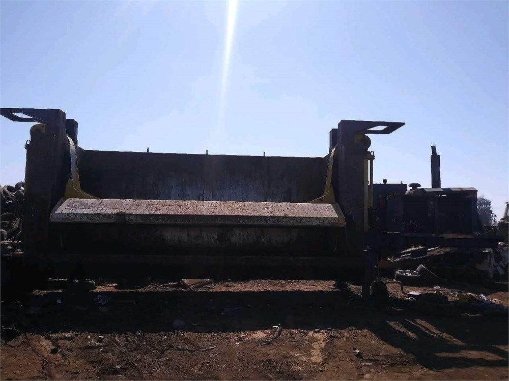 DADE Auctions 2002 Overbuilt Model 10 Car Crusher