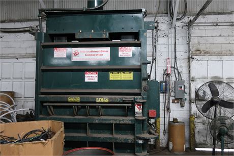 2006 International SMB Series Baler