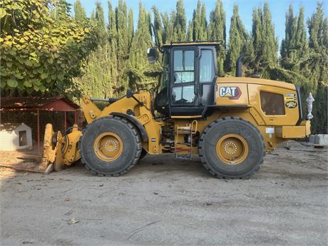 2021 Caterpillar 926M Wheel Loader with SAS Forks Claw Engine Puller