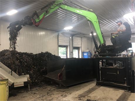 2018 Topa Pedestal Crane with Wire Picker Attachment