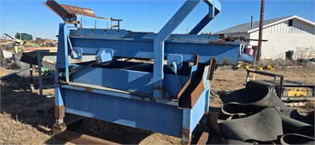 2005 Vibratory Table with Screen