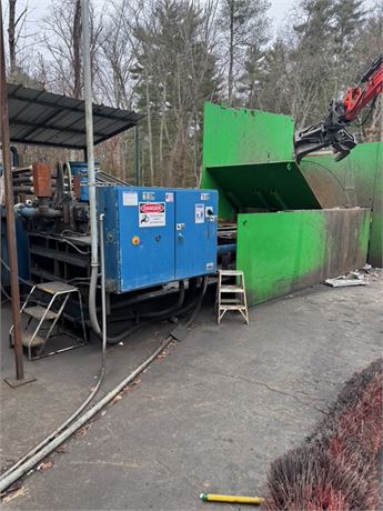 1999 IPS Baler